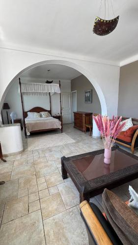 Villa typique et très spacieuse, avec piscine privé en front de mer