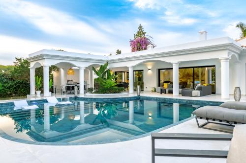 beach-side 5 Bedroom villa