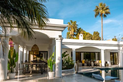 beach-side 5 Bedroom villa