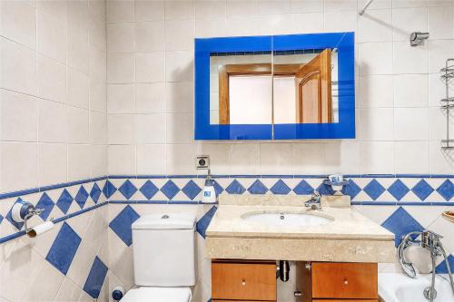3160 Elegant Seafront House