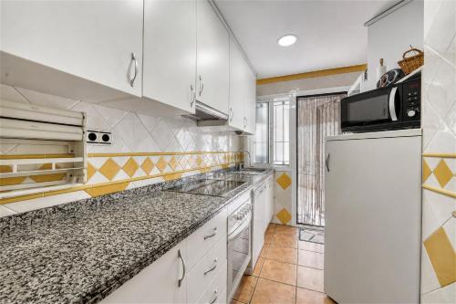 3160 Elegant Seafront House