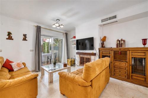 3160 Elegant Seafront House