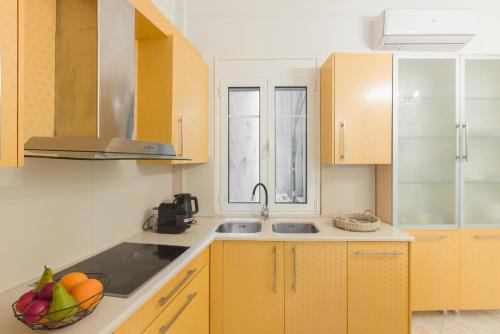 Elegant 3BR Apartment by the White Tower