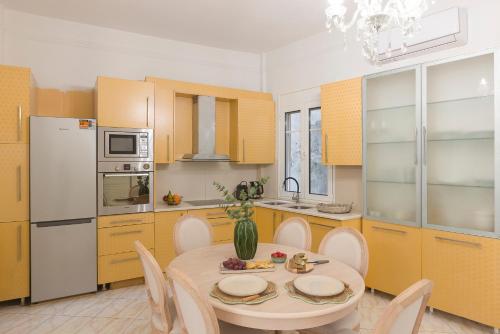 Elegant 3BR Apartment by the White Tower