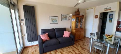 Bright 26 m with pool and sea view