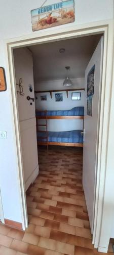 Bright 26 m with pool and sea view