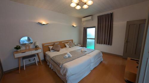 Roomy 4BR Home Sleeps 9／ShinOsaka／Large Groups