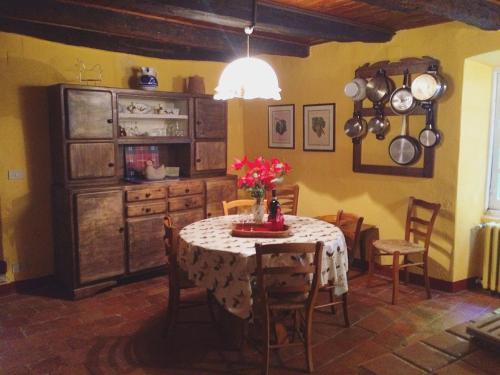 a dining room with a table and a kitchen at Castello di Tagliolo Wine Resort in Tagliolo Monferrato