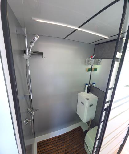 a bathroom with a shower and a toilet at Houseboat Bella in Tereszewo