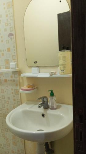 a bathroom with a sink and a mirror at Rez de chaussée in Ifrane
