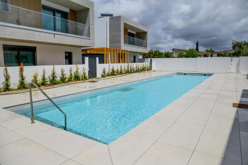 Detached house in a private condominium