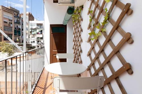 22PAR1006 - Newly refurbished 2bed apt in Paralel