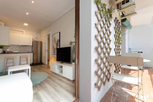 22PAR1006 - Newly refurbished 2bed apt in Paralel