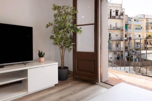 22PAR1006 - Newly refurbished 2bed apt in Paralel