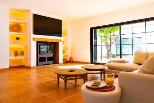Mediterranean Luxe Villa • 8PAX • Pool • BBQ •Cozy