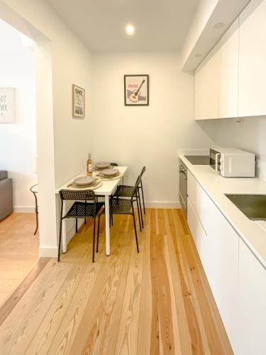 Lisbon Charming Santos Apartment with Patio