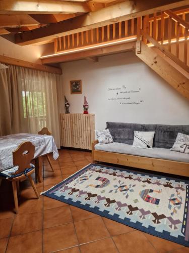 a living room with a couch and a rug at Casa Campetta in Comano Terme