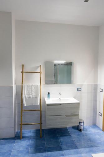 a bathroom with a sink and a mirror at Victoria House Pompei in SantʼAntonio Abate