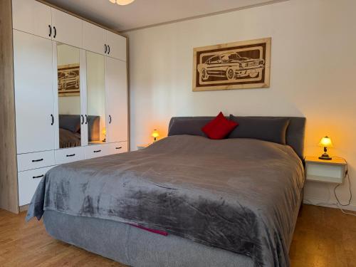 a bedroom with a bed and a picture of a car on the wall at Kleine Weite-Das Schwedenhus in Landesbergen