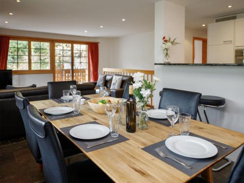 Apartment Chalet Eiger-1 by Interhome