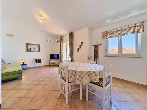 Apartment Čulić-2 by Interhome