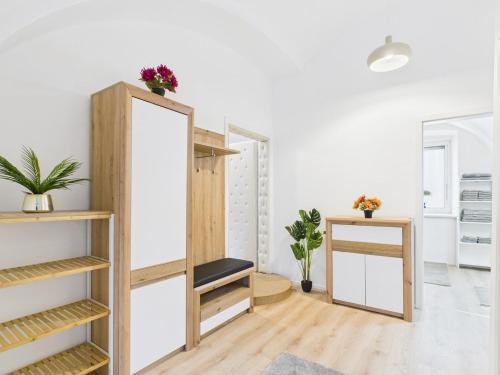 a room with wooden shelves and a mirror at Ebenerdige Ferienwohnung in Maissau