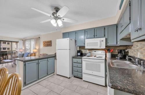 Beachside Condo - Sleeps 7! photo 5