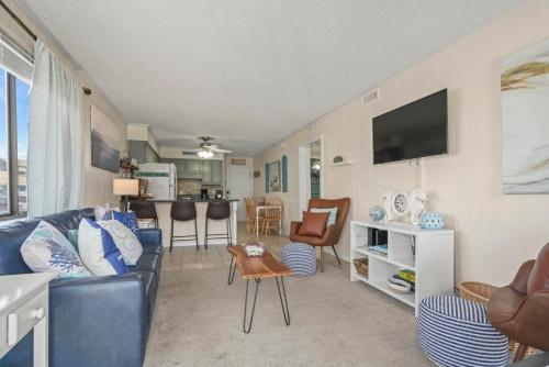 Beachside Condo - Sleeps 7! photo 14