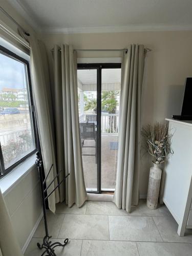 Beachside Condo - Sleeps 7! photo 22