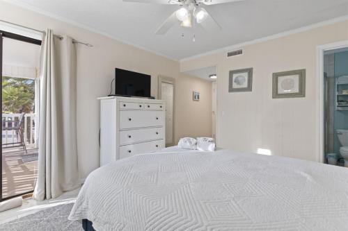 Beachside Condo - Sleeps 7! photo 21