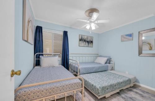Beachside Condo - Sleeps 7! photo 27