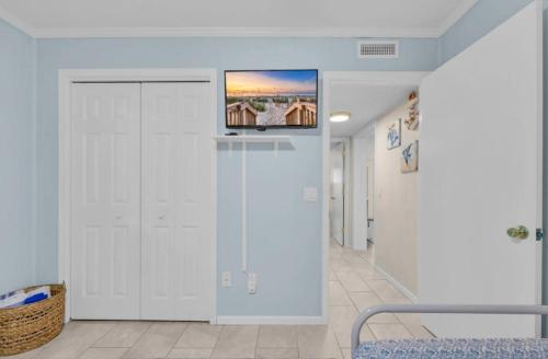 Beachside Condo - Sleeps 7! photo 28