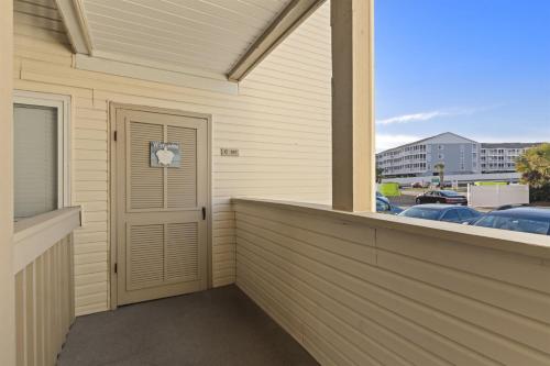 Beachside Condo - Sleeps 7! photo 31