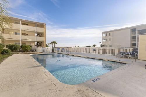 Beachside Condo - Sleeps 7! photo 35