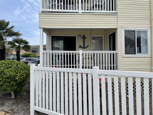 Beachside Condo - Sleeps 7! photo 39