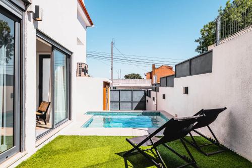 Heated Pool & Sauna Bliss - Luxury 4BR Villa