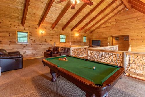 a game room with a pool table in a cabin at Sunset View Lodge in Elk Park
