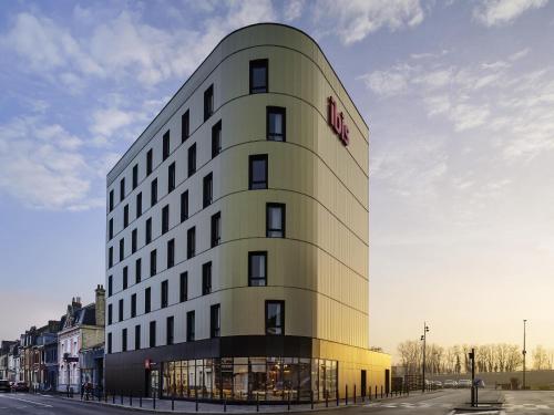 a building with a sign on the side of it at ibis Bethune Centre Gare in Béthune