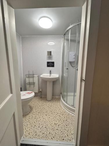a bathroom with a shower and a sink and a toilet at Beulah Serviced bedrooms in Aberdeen
