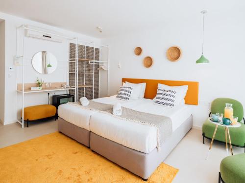 ibis Styles Golden Sands Roomer Hotel — Bedroom