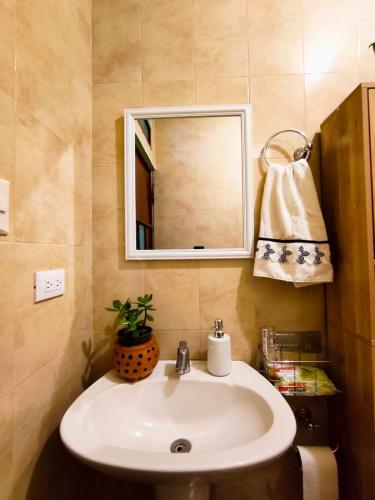 a bathroom with a sink and a mirror at Casa Tuta in Ciudad Vieja