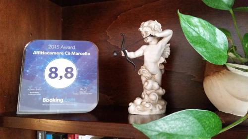 a clock sitting on a shelf next to a statue at Affittacamere Cà Marcello in Monselice