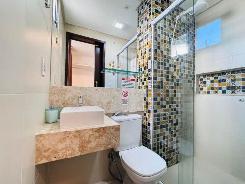 a bathroom with a toilet and a sink and a shower at Hospede-se com conforto em Capim Macio in Natal