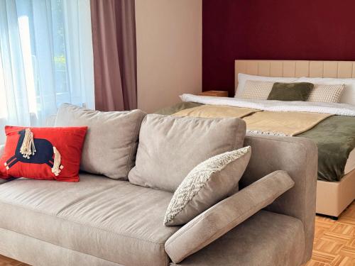 a living room with a couch and a bed at Ferienwohnung Eulenwinkel in Pappenheim