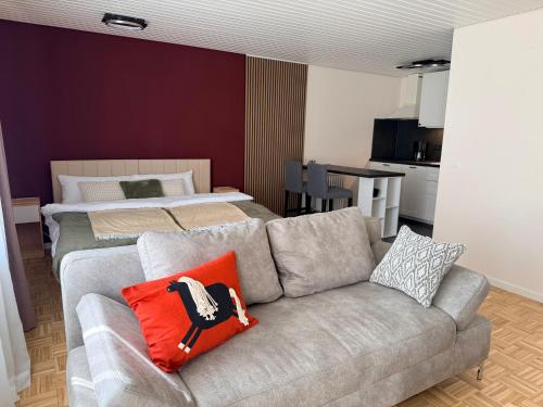 a living room with a couch and a bed at Ferienwohnung Eulenwinkel in Pappenheim