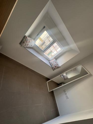 a skylight in a bathroom with a ceiling at CALIZA y LUZ in Arcos de la Frontera