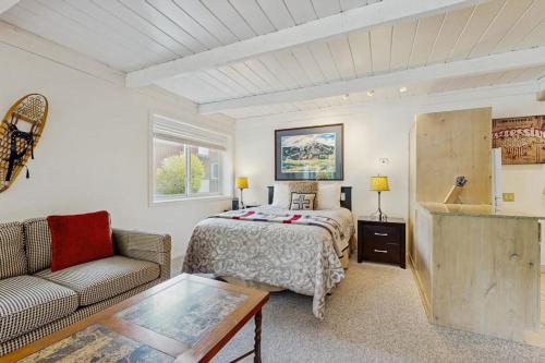 a bedroom with a bed and a couch and a table at 1069 Atelier in Sun Valley