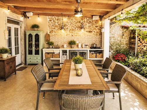 Holiday Home Villa Cotton House mit Schwimmbad by Interhome