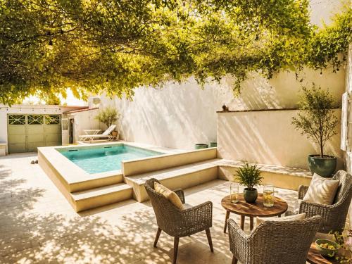 Holiday Home Villa Cotton House mit Schwimmbad by Interhome