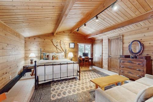 Wood Road House photo 2